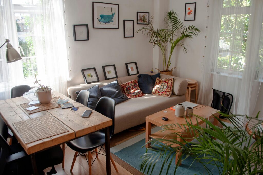 Disfruta de momentos inolvidables con los tuyos en una de nuestras casas rurales diseñadas para familias, amigos, parejas cerca de Madrid. Reserva ahora y descubre la magia de la naturaleza juntos.